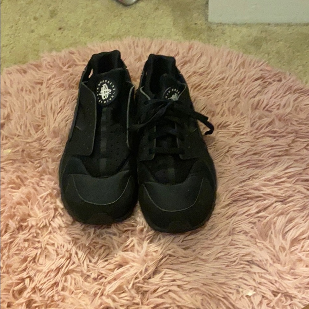 Black huaraches